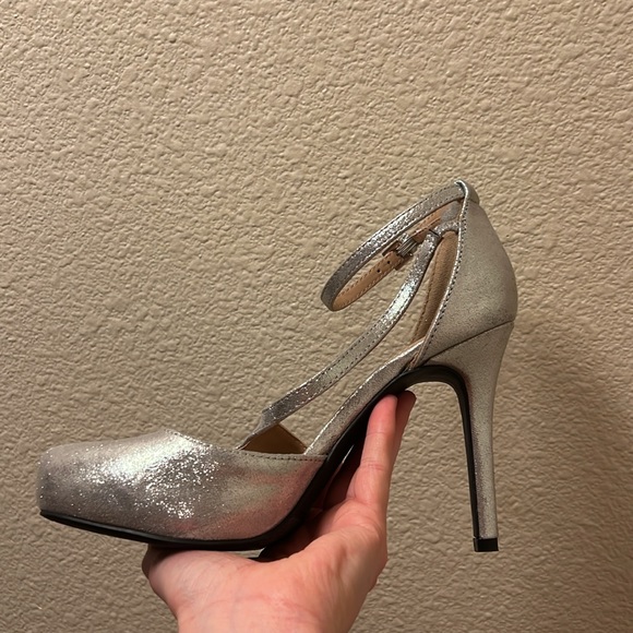 BRASH Shimmering Silver High Heels Size 7 Ankle Strap and Cross Over Strap - Picture 4 of 13